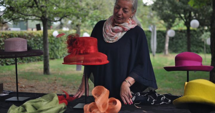 Handgemaakte hoeden op maat van Atelier Ina Gelling deelnemer Kunstmarkt Wezup