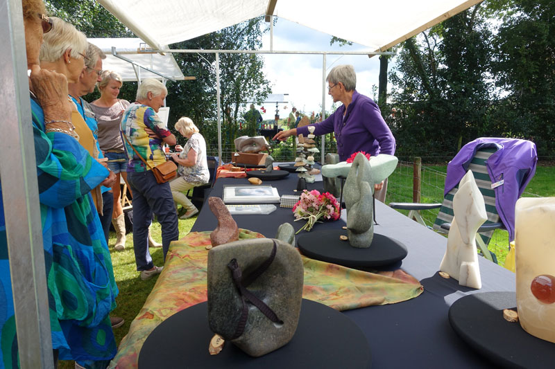 Vrije vormen in steen en brons van Atelier Steen deelnemer Kunstmarkt Wezup