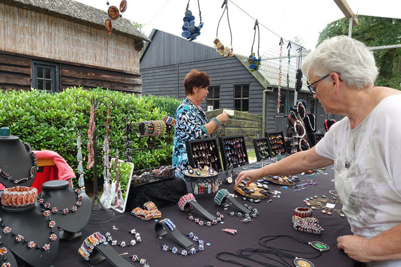 Zelfgemaakte sieraden van Jelly Swart deelnemer Kunstmarkt Wezup 2019